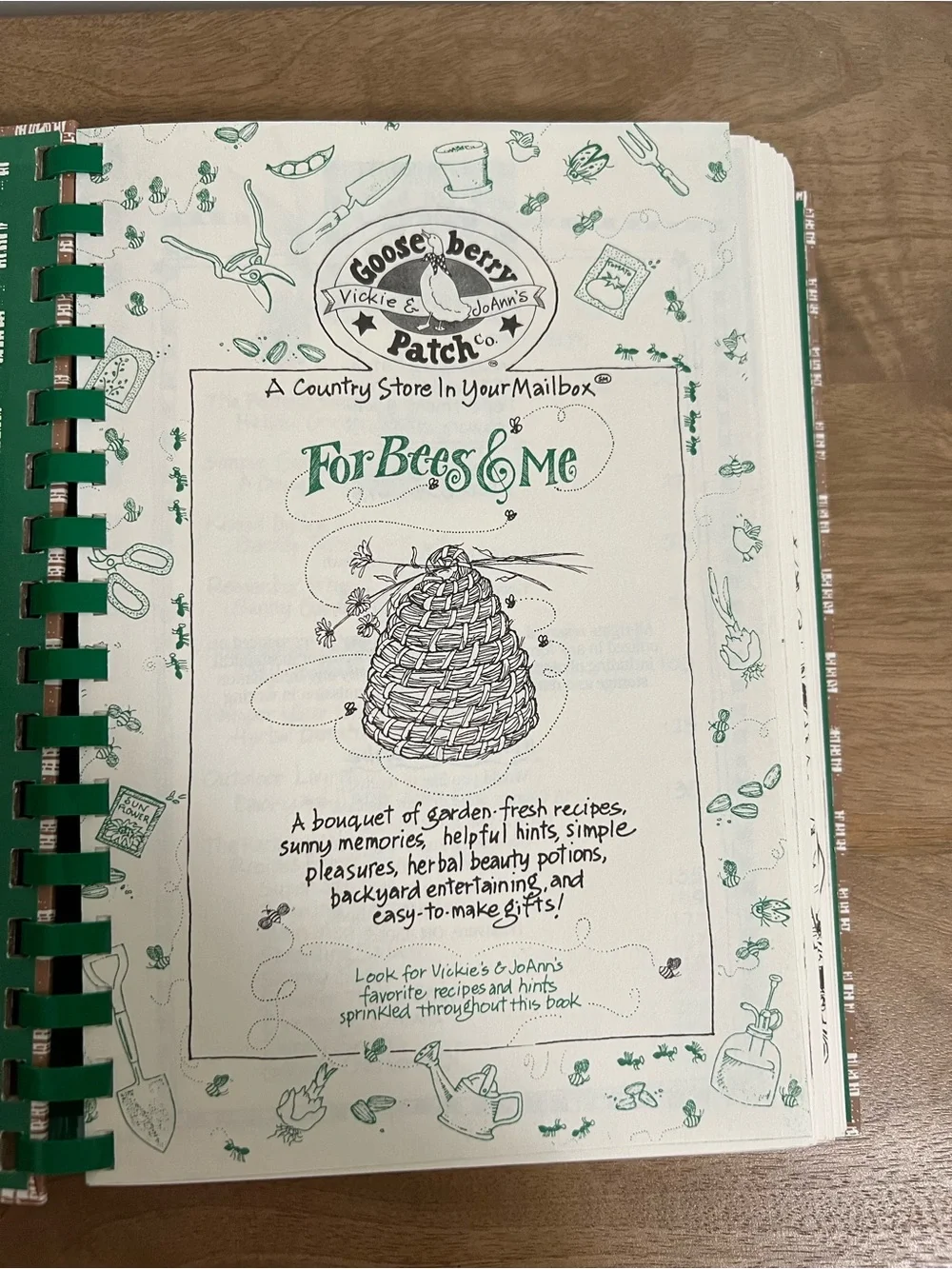 Gooseberry Patch For Bees & Me Cookbook - Brown & Green